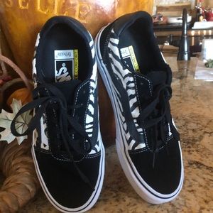 Women’s size 8 vans black, suede, multi, print, tennis shoes